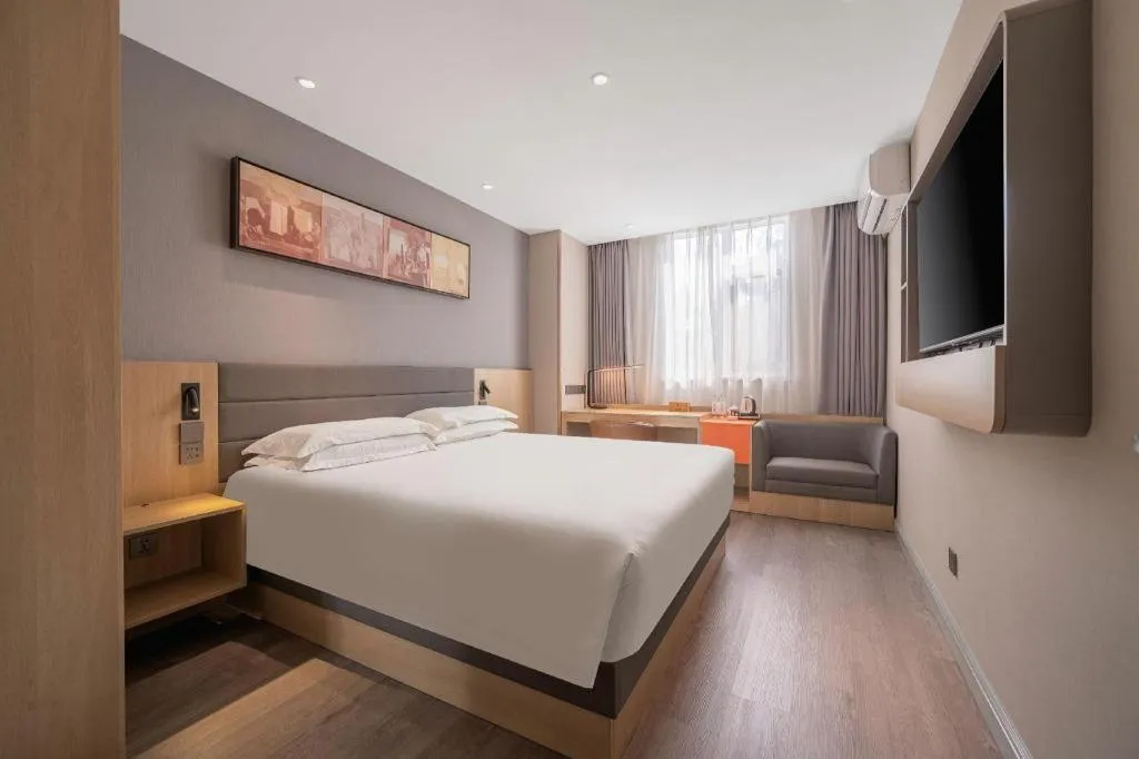 Bed in Jinjiang Inn Quanzhou West Street Kaiyuan Temple