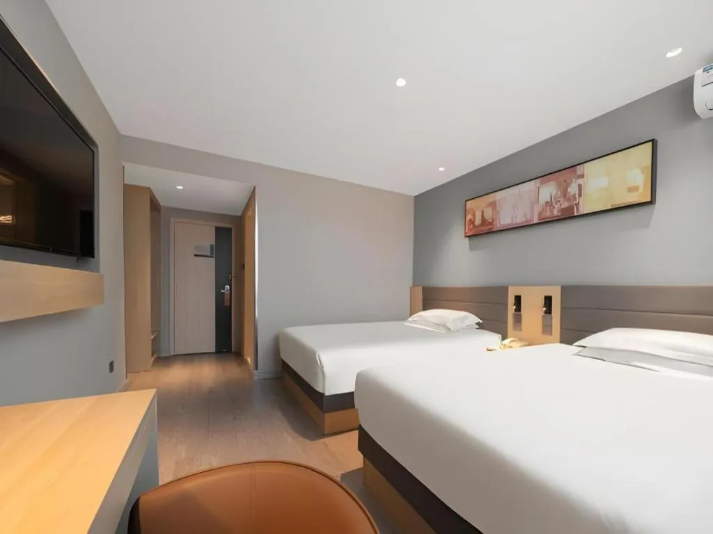 Bed in Jinjiang Inn Quanzhou West Street Kaiyuan Temple