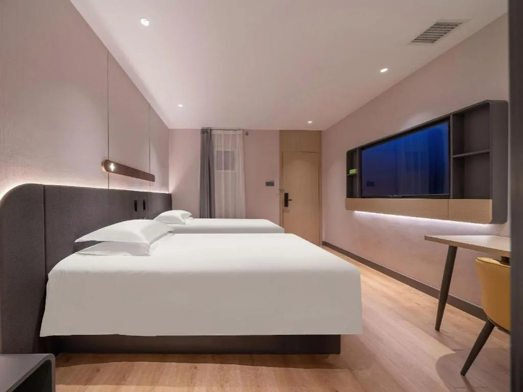 Bed in Jinjiang Inn Quanzhou West Street Kaiyuan Temple