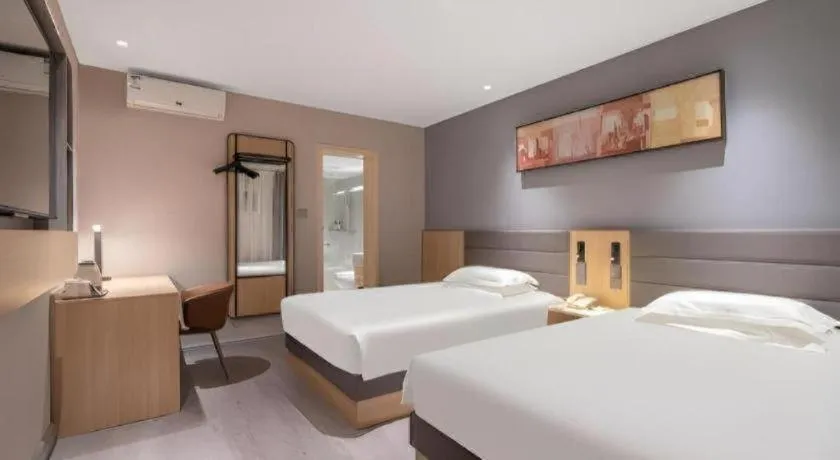 Bed in Jinjiang Inn Quanzhou West Street Kaiyuan Temple