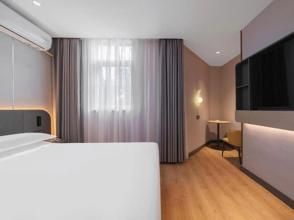 Bed in Jinjiang Inn Quanzhou West Street Kaiyuan Temple