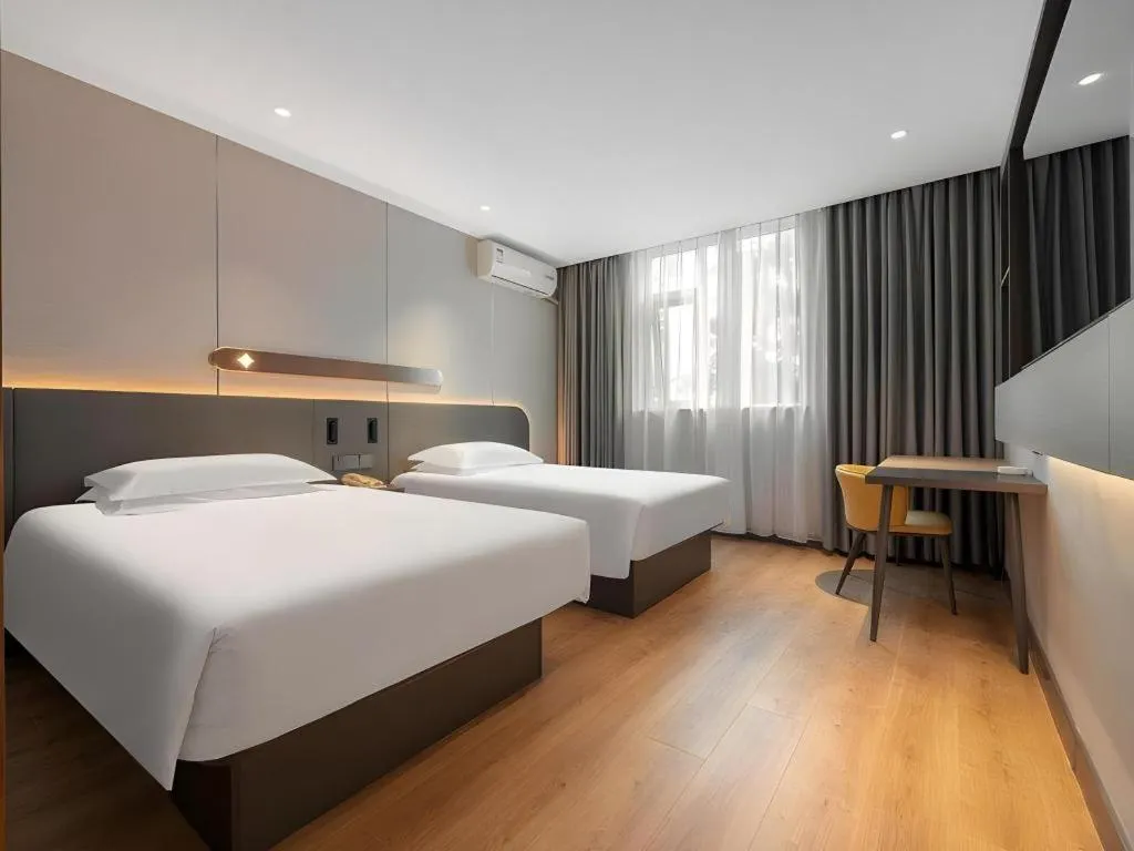 Bed in Jinjiang Inn Quanzhou West Street Kaiyuan Temple