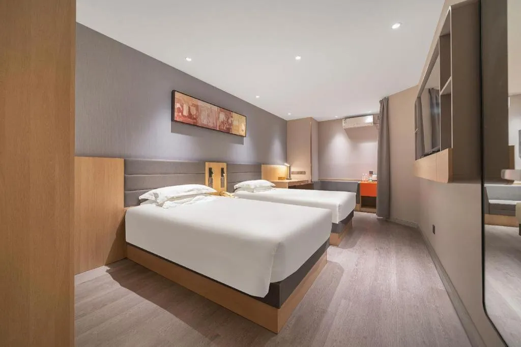 Bed in Jinjiang Inn Quanzhou West Street Kaiyuan Temple