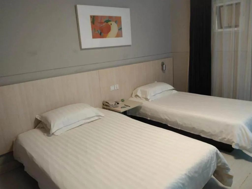 Bed in Jinjiang Inn Quanzhou West Street Kaiyuan Temple