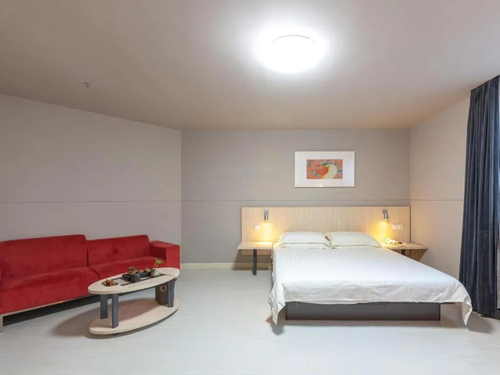 Bed in Jinjiang Inn Quanzhou West Street Kaiyuan Temple