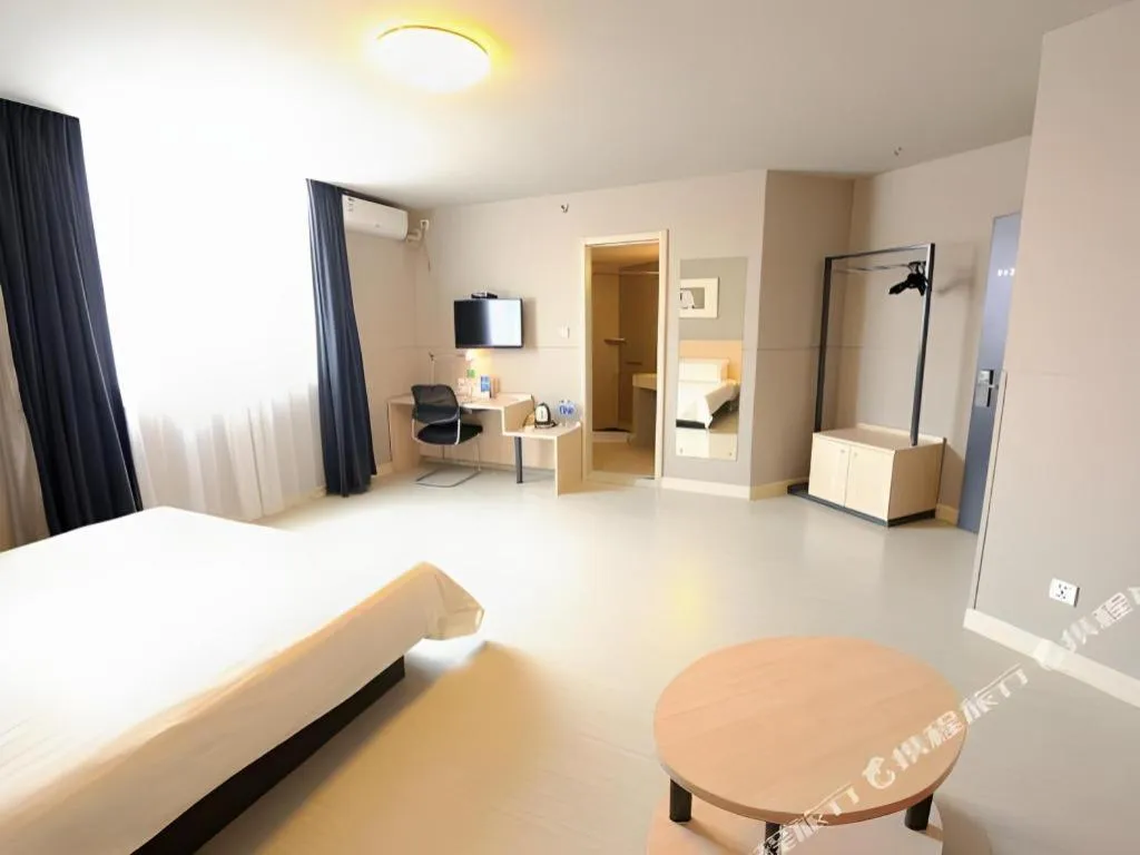 Bed in Jinjiang Inn Quanzhou West Street Kaiyuan Temple