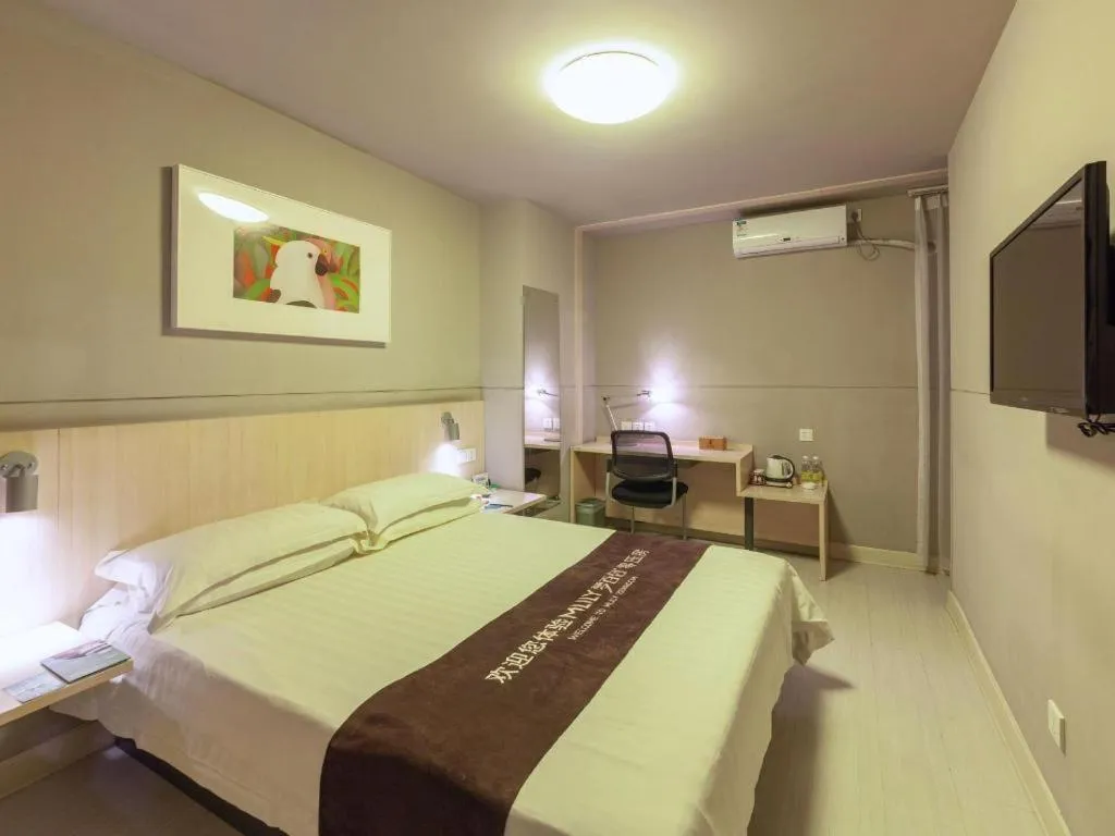 Bed in Jinjiang Inn Quanzhou West Street Kaiyuan Temple