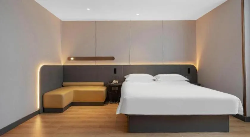 Bed in Jinjiang Inn Quanzhou West Street Kaiyuan Temple