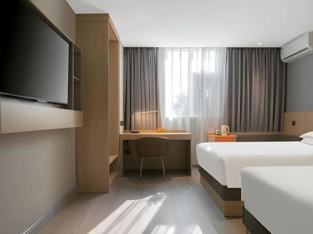 Bed in Jinjiang Inn Quanzhou West Street Kaiyuan Temple