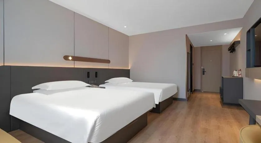 Bed in Jinjiang Inn Quanzhou West Street Kaiyuan Temple