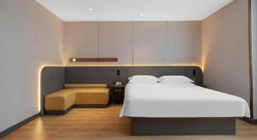 Bed in Jinjiang Inn Quanzhou West Street Kaiyuan Temple