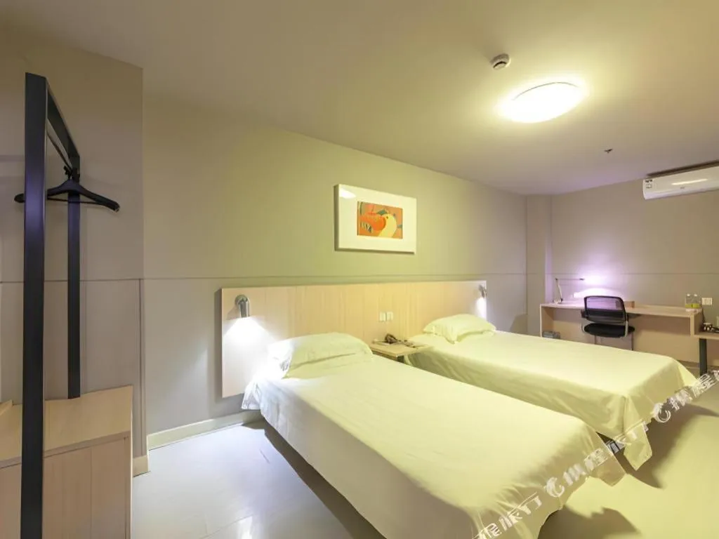 Bed in Jinjiang Inn Quanzhou West Street Kaiyuan Temple