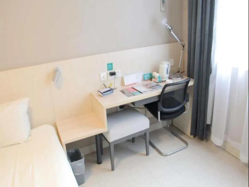 Bed in Jinjiang Inn Nanjing Xinjiekou