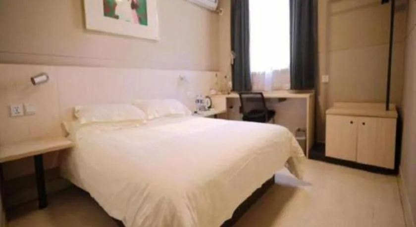 Bed in Jinjiang Inn Nanjing Xinjiekou
