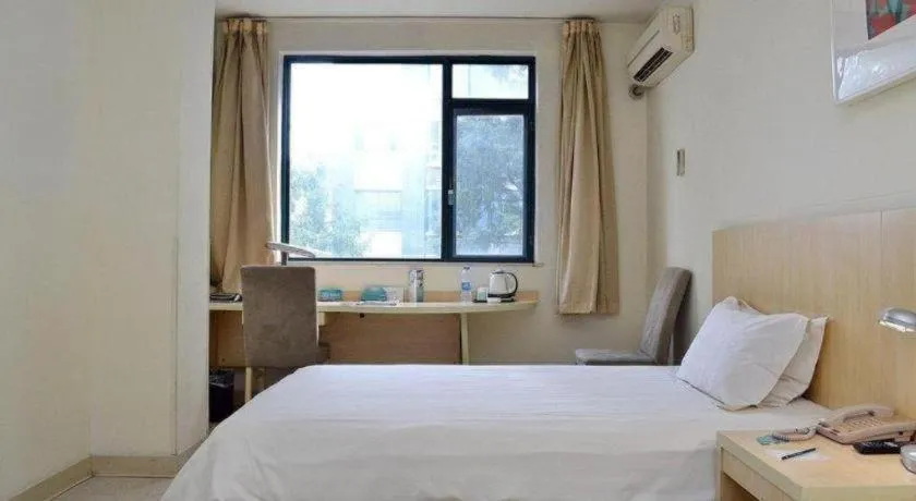 Bed in Jinjiang Inn Nanjing Xinjiekou