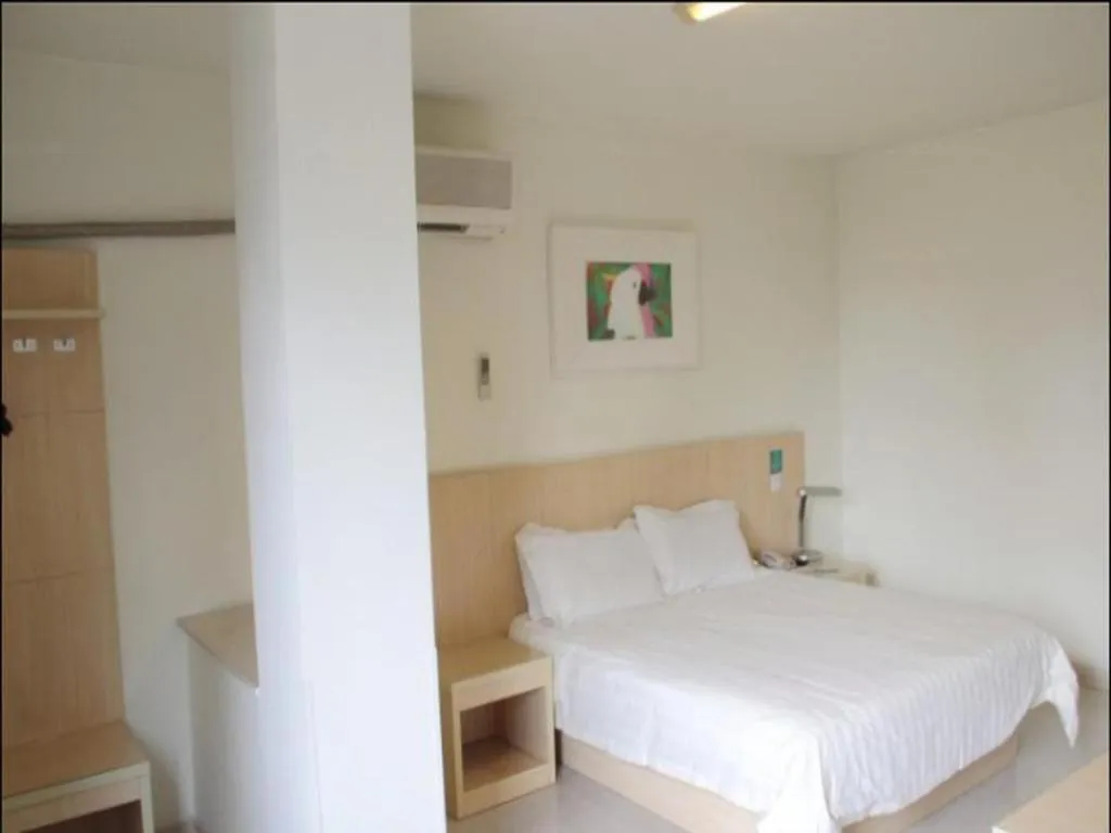 Bed in Jinjiang Inn Nanjing Xinjiekou