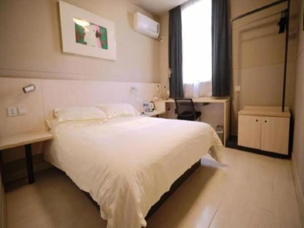 Bed in Jinjiang Inn Nanjing Xinjiekou
