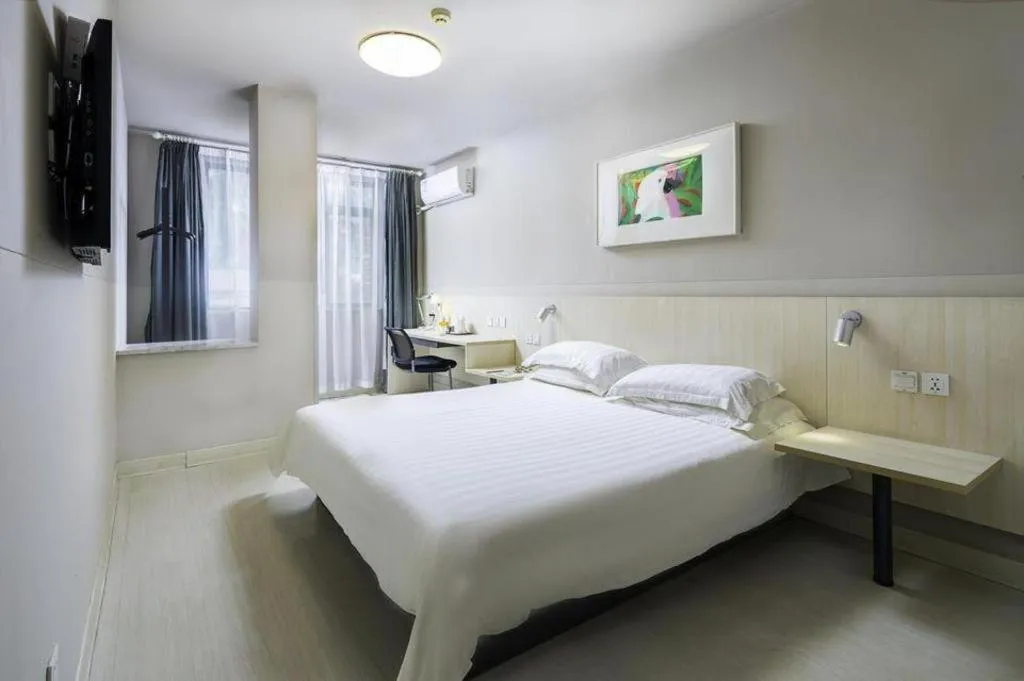 Bed in Jinjiang Inn Nanjing Xinjiekou