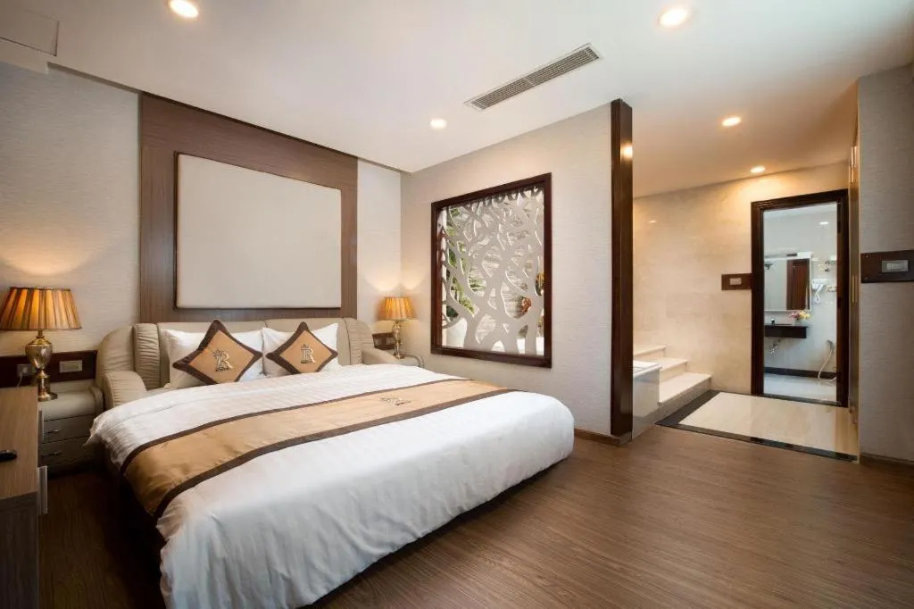 Bed in Royal Palace Hotel