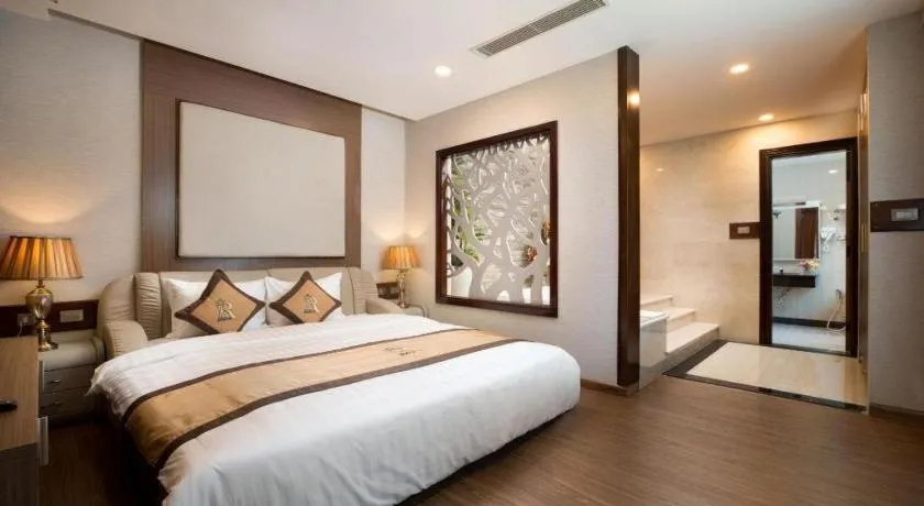 Bed in Royal Palace Hotel