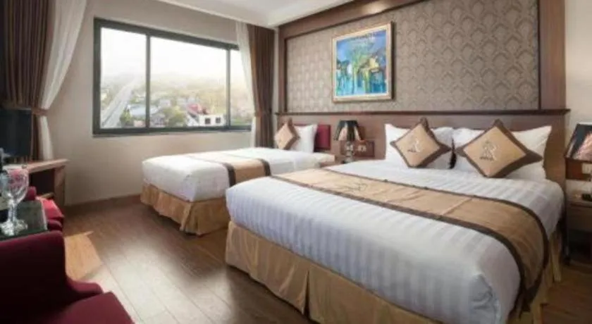 Bed in Royal Palace Hotel