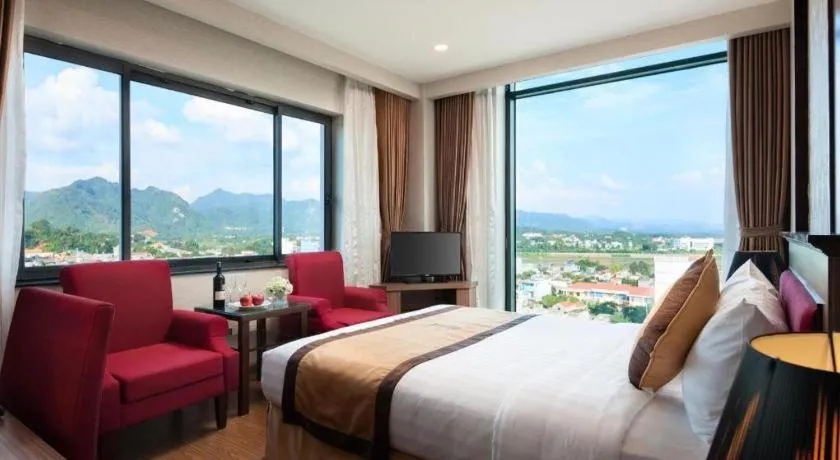 Bed in Royal Palace Hotel