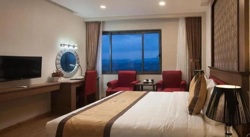 Bed in Royal Palace Hotel