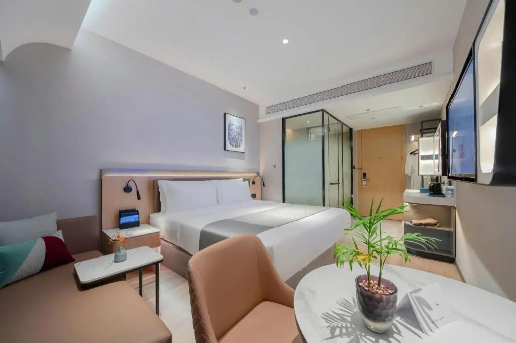 Bed in Home Inn Plus Shanghai Pudong Airport Chuansha Branch