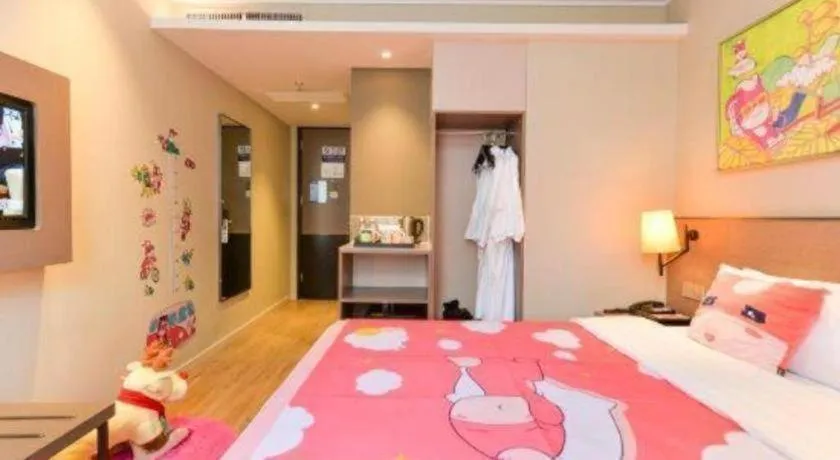 Bed in Home Inn Plus Shanghai Pudong Airport Chuansha Branch