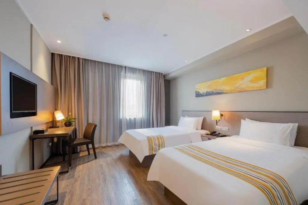 Bed in Home Inn Plus Shanghai Pudong Airport Chuansha Branch