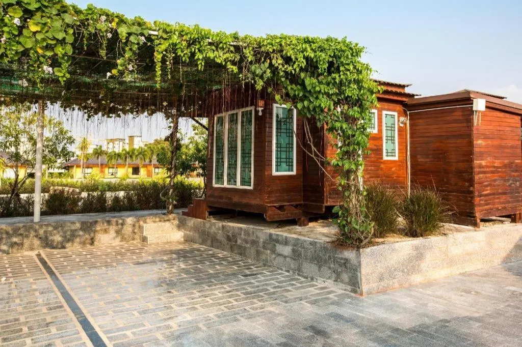 Prew Lom Chom Nam Resort