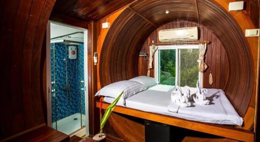 Bed in Prew Lom Chom Nam Resort