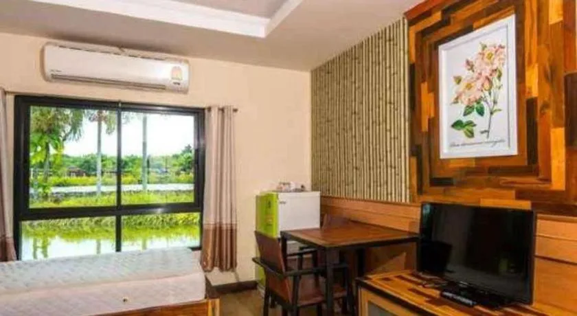 Prew Lom Chom Nam Resort