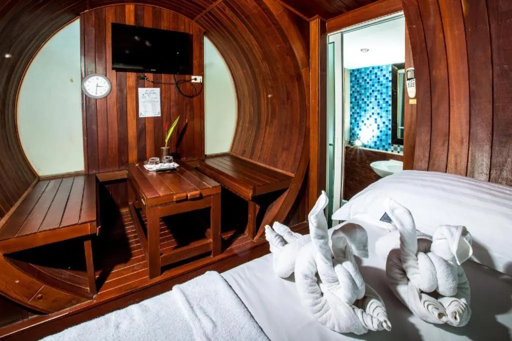 Bed in Prew Lom Chom Nam Resort