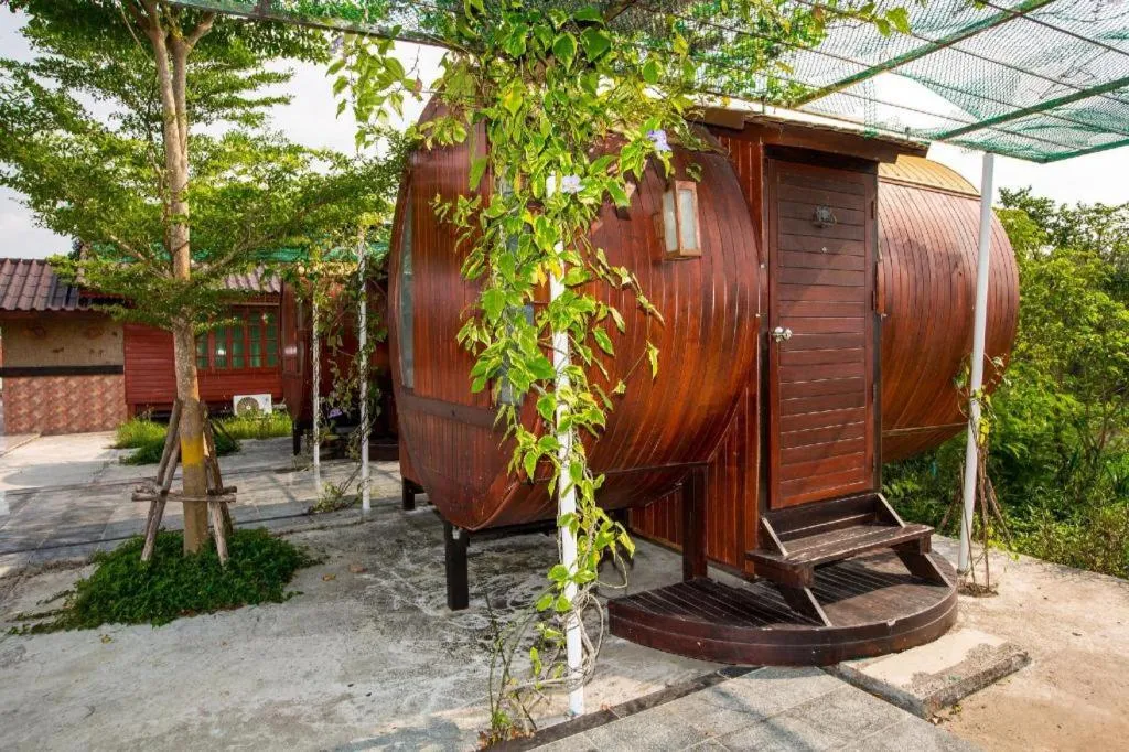 Prew Lom Chom Nam Resort