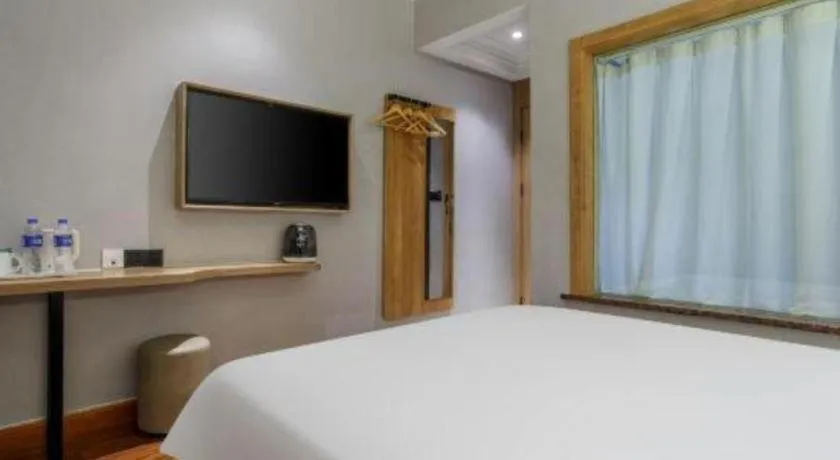 Bed in GreenTree Inn Shanghai Hongqiao Hub Convention Center Jinghua Road Shell Hotel