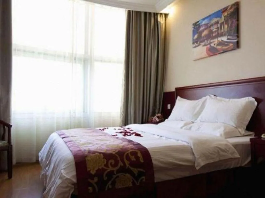 Bed in GreenTree Inn Shanghai Hongqiao Hub Convention Center Jinghua Road Shell Hotel