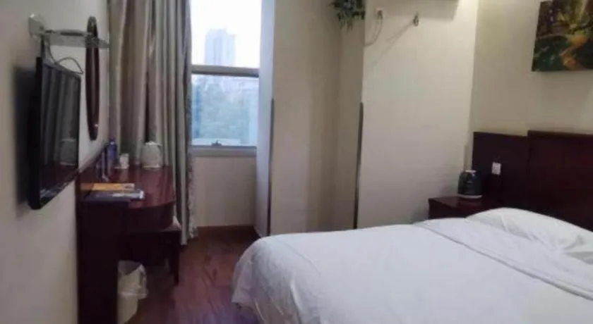 Bed in GreenTree Inn Shanghai Hongqiao Hub Convention Center Jinghua Road Shell Hotel