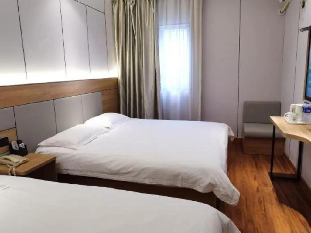 Bed in GreenTree Inn Shanghai Hongqiao Hub Convention Center Jinghua Road Shell Hotel