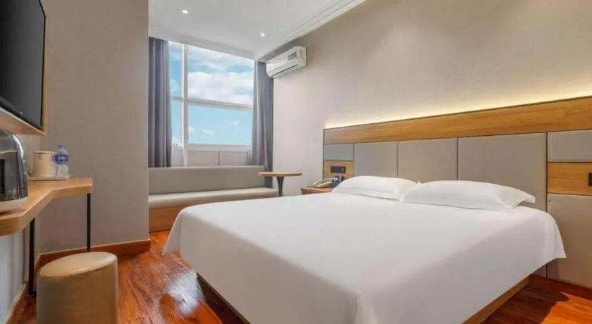 Bed in GreenTree Inn Shanghai Hongqiao Hub Convention Center Jinghua Road Shell Hotel
