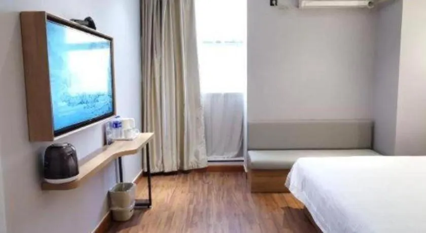 Bed in GreenTree Inn Shanghai Hongqiao Hub Convention Center Jinghua Road Shell Hotel
