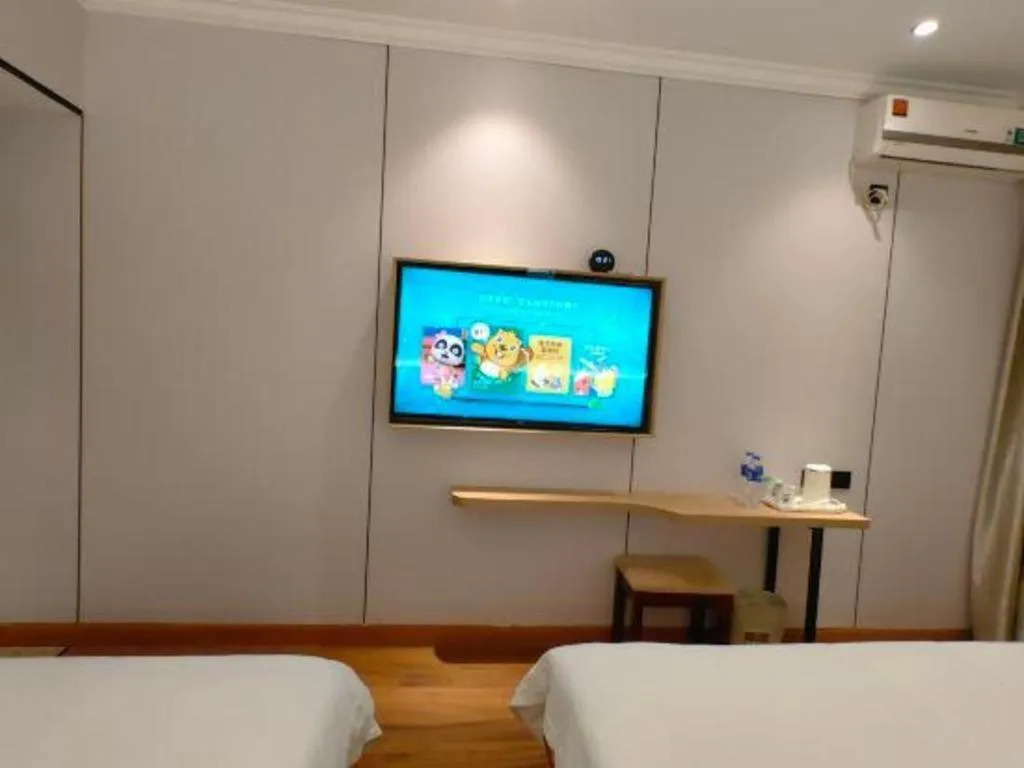 Bed in GreenTree Inn Shanghai Hongqiao Hub Convention Center Jinghua Road Shell Hotel