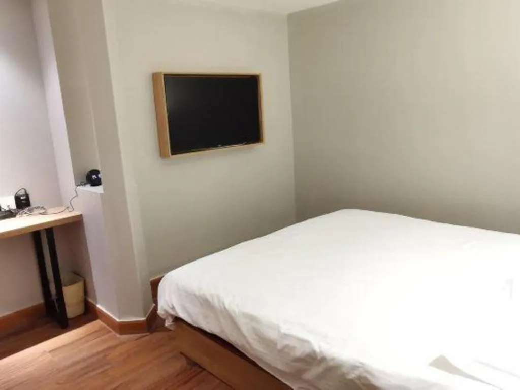 Bed in GreenTree Inn Shanghai Hongqiao Hub Convention Center Jinghua Road Shell Hotel