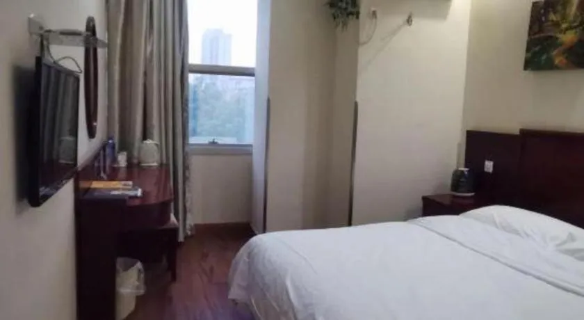 Bed in GreenTree Inn Shanghai Hongqiao Hub Convention Center Jinghua Road Shell Hotel