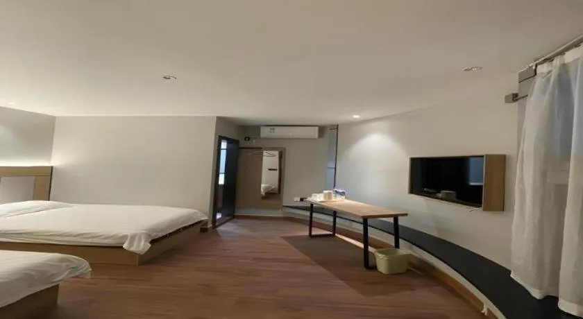Bed in GreenTree Inn Shanghai Hongqiao Hub Convention Center Jinghua Road Shell Hotel
