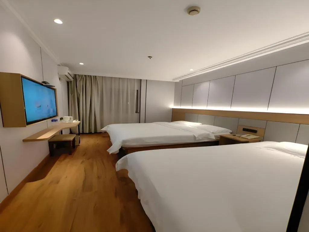 Bed in GreenTree Inn Shanghai Hongqiao Hub Convention Center Jinghua Road Shell Hotel