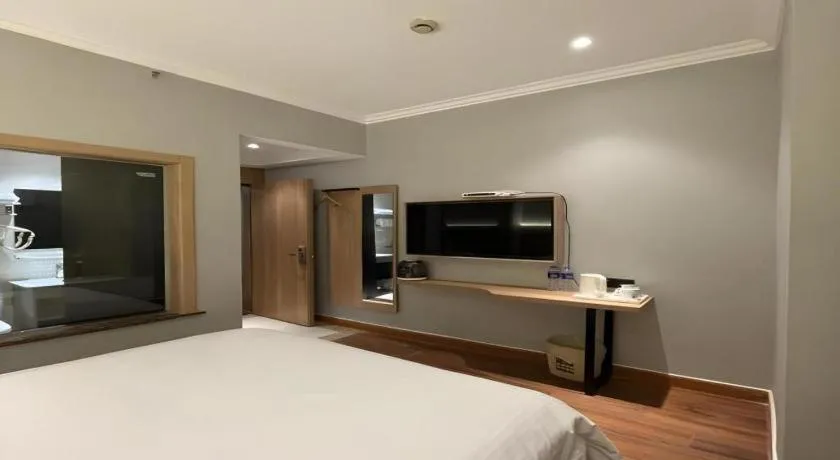 Bed in GreenTree Inn Shanghai Hongqiao Hub Convention Center Jinghua Road Shell Hotel