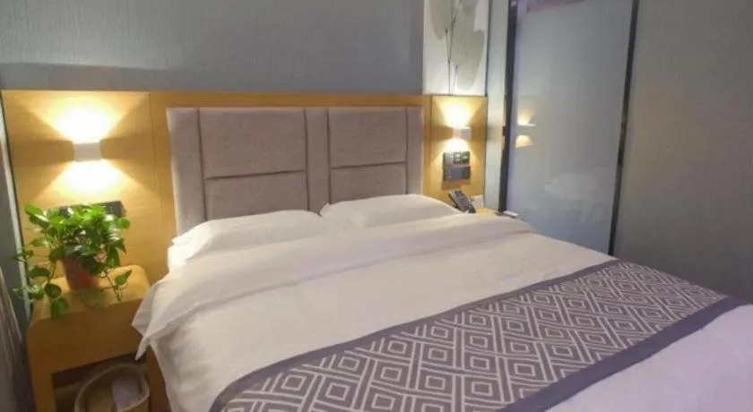 Bed in GreenTree Inn Puyang Ruifengyuan Business Hotel
