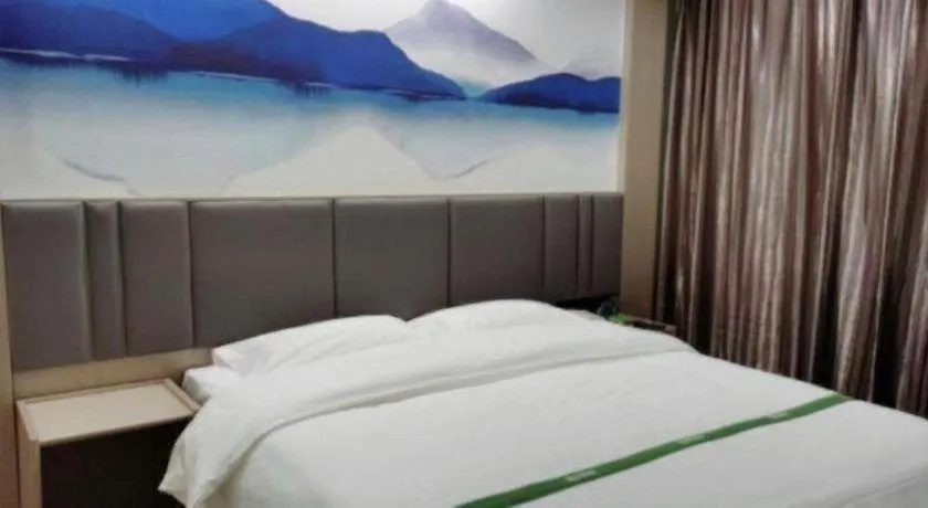 Bed in GreenTree Inn Puyang Ruifengyuan Business Hotel