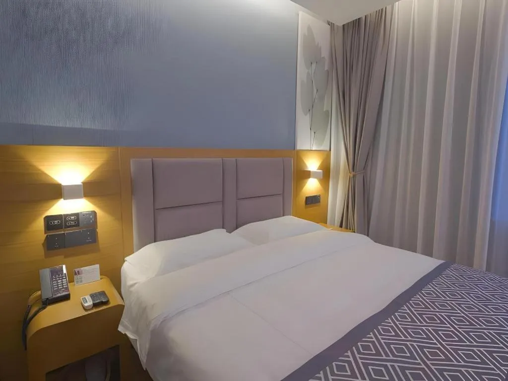 Bed in GreenTree Inn Puyang Ruifengyuan Business Hotel